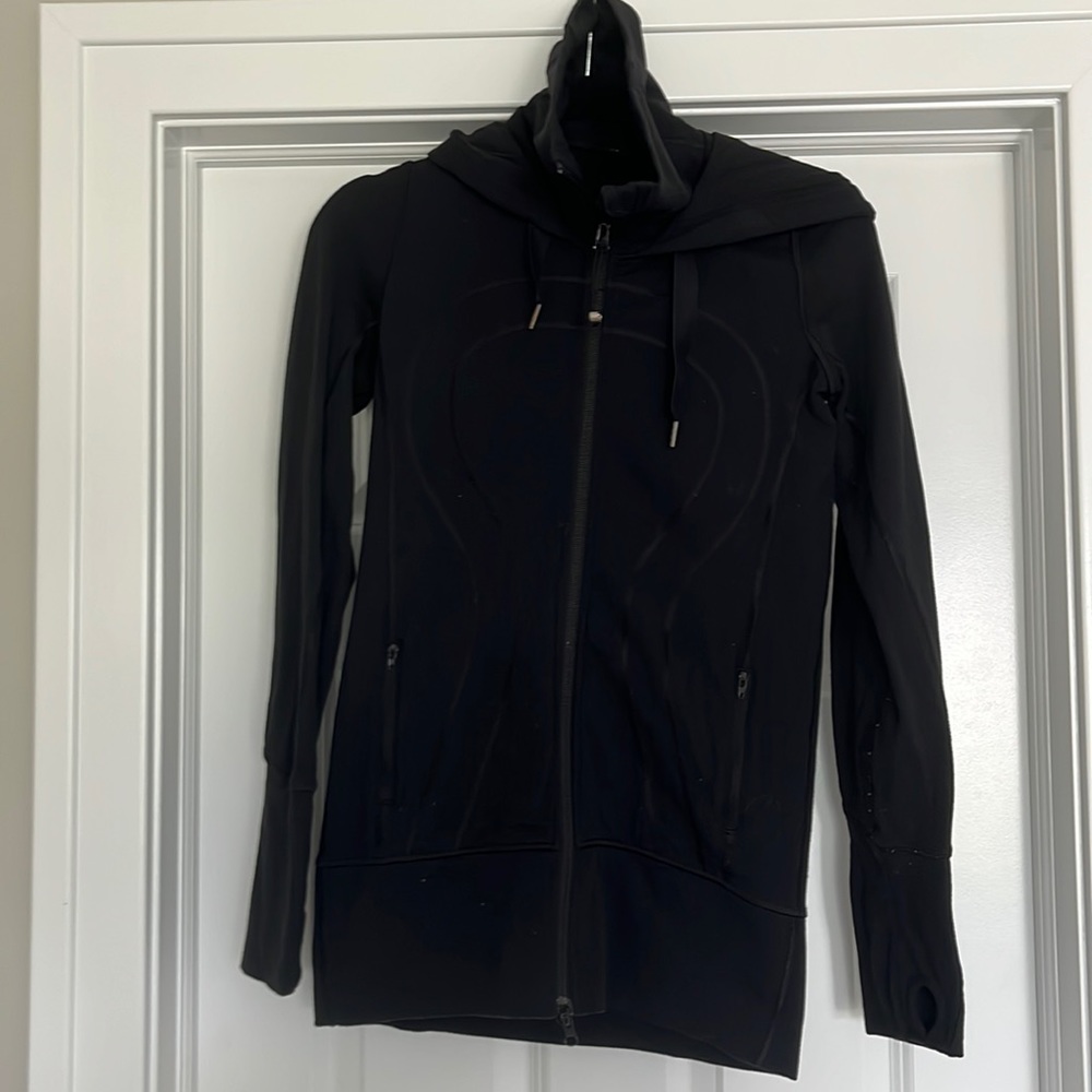 Lululemon black fitted jacket with high neck and hood - size 6